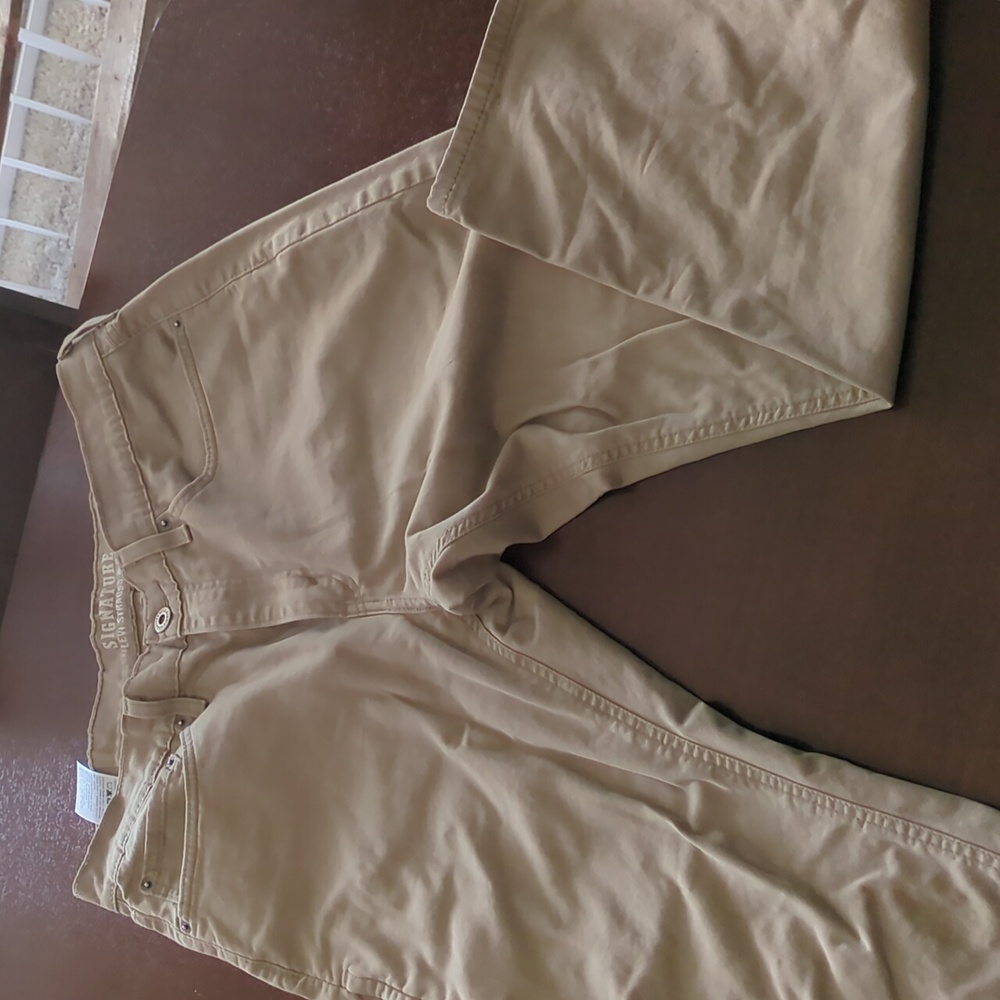 34x30 signature Levi pants